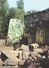 Ruiny i schron dla goci w kwaterze Wolfschanze